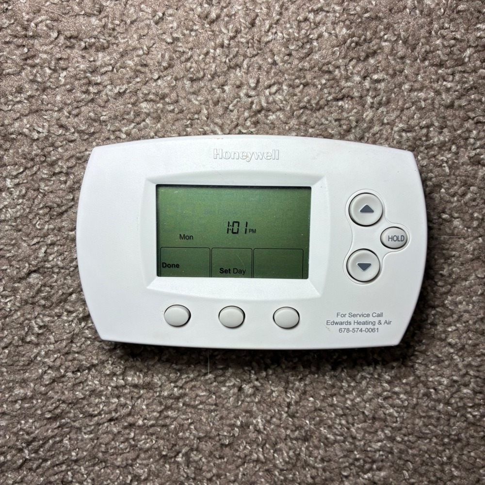 Honeywell TH6220D1002 FocusPRO 6000 Thermostat Programmable HVAC w/ Wall Plate